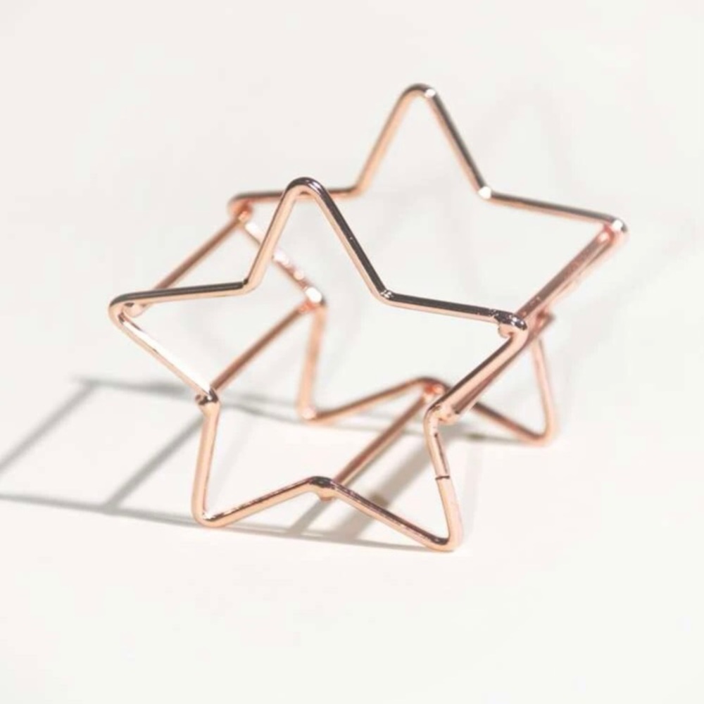 FIRST OFFER GETS IT Star Make Up Blender Holder